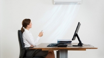 5 bí quyết giải cứu làn da khô khi ngồi điều hòa