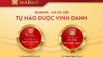 SeABank nhận giải thưởng Top 50 công ty đại chúng uy tín và hiệu quả & Ngân hàng đạt chuẩn công bố thông tin năm 2023