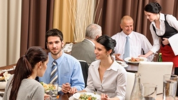 Mẹo thông minh để ăn uống lành mạnh khi đi ăn ngoài