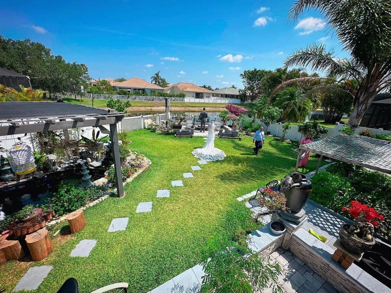 Mỗi dịp hoa nở, khi lễ Tết, khu vườn bonsai được mọi người lựa chọn để lưu lại kỷ niệm.