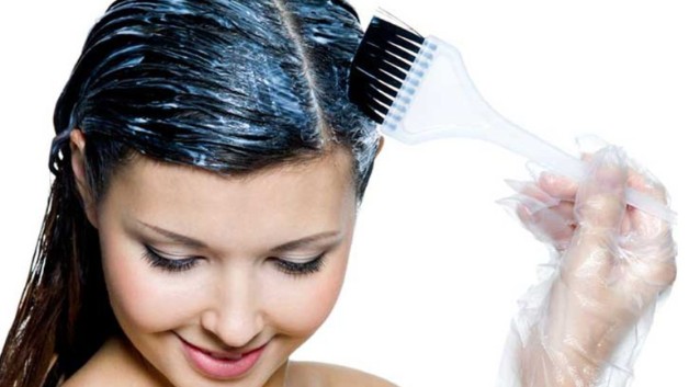 Tóc bạc sớm, có nên nhuộm tóc phủ bạc hay không?