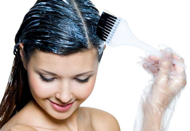 Tóc bạc sớm, có nên nhuộm tóc phủ bạc hay không?