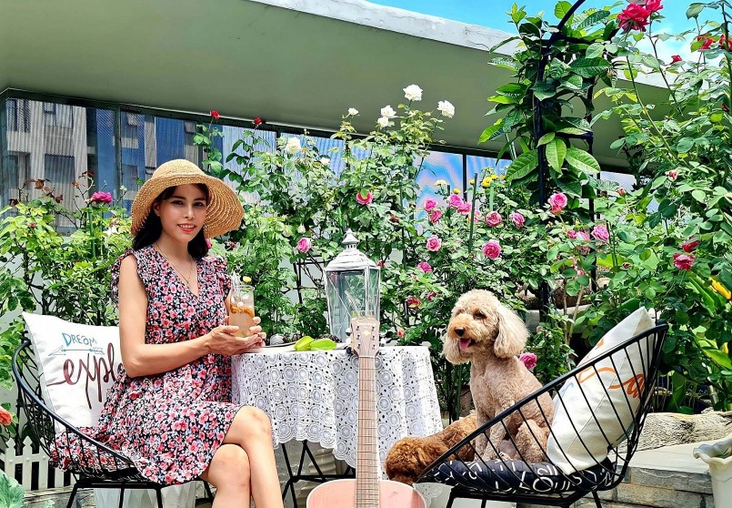 Khu vườn sân thượng là không gian để chị Nga trút bỏ cảm giác mệt mỏi từ công việc.