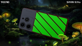 Điện thoại TECNO SPARK 10 Pro Magic Magenta Edition với mặt lưng đổi màu