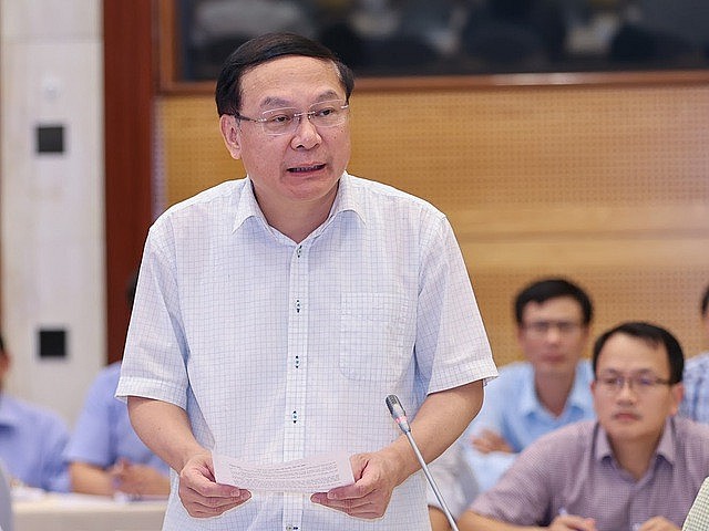 Thứ trưởng Bộ Tài nguyên và Môi trường Lê Công Thành trả lời câu hỏi của phóng viên tại buổi Họp báo của Chính phủ chiều ngày 5/8