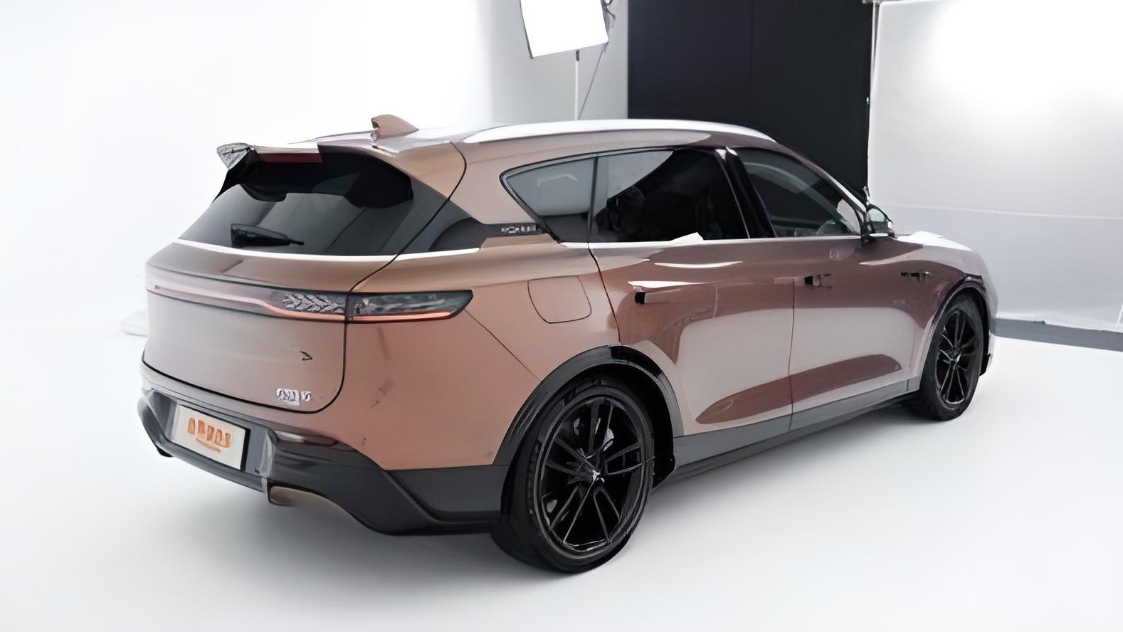 Lantu FREE - "cỗ xe tên lửa" cán mốc 1.201km/h với động cơ phản lực