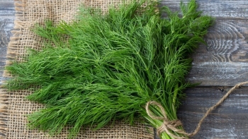 Sau khi sinh, ăn rau thì là có bị mất sữa không?