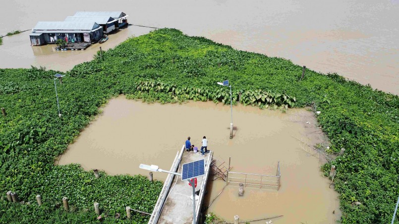 Nơi cửa sông cạnh nhà ông Nô có đàn cá hoang tìm về giờ là điểm tham quan của người dân địa phương.
