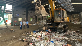 Quảng Bình: Tiêu hủy hàng loạt tang vật vi phạm hành chính bị tịch thu