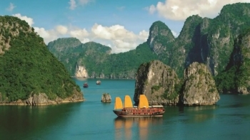 Quảng Ninh công bố 4 vùng đủ điều kiện tổ chức vui chơi, giải trí trên vịnh Hạ Long