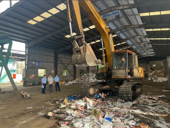 Quảng Bình: Tiêu hủy hàng loạt tang vật vi phạm hành chính bị tịch thu