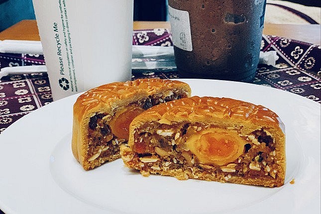 Bánh Trung thu Tomyum hải sản giá cao - 169.000 đồng/chiếc