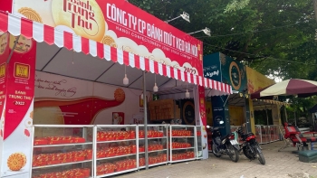 Bánh trung thu đầu mùa ế ẩm, hồng giòn Thái Lan đổ bộ chợ Việt giá 55.000 đồng/kg