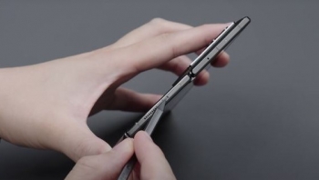 "Mổ xẻ" Xiaomi Mix Fold 3 tiết lộ bản lề mới và thiết kế bo mạch chủ xếp chồng lên nhau theo chiều dọc