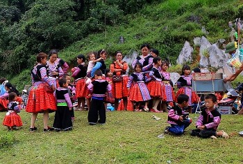 Ngược lên chợ tình Mộc Châu vui Tết Độc lập