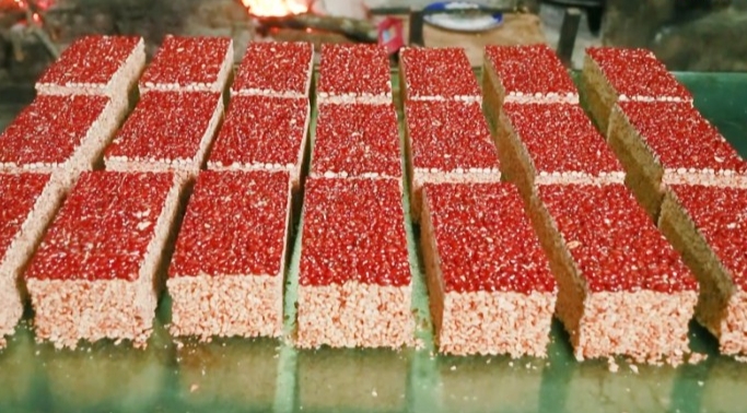 Khẩu sli Nà Giàng là một món bánh cầu kỳ