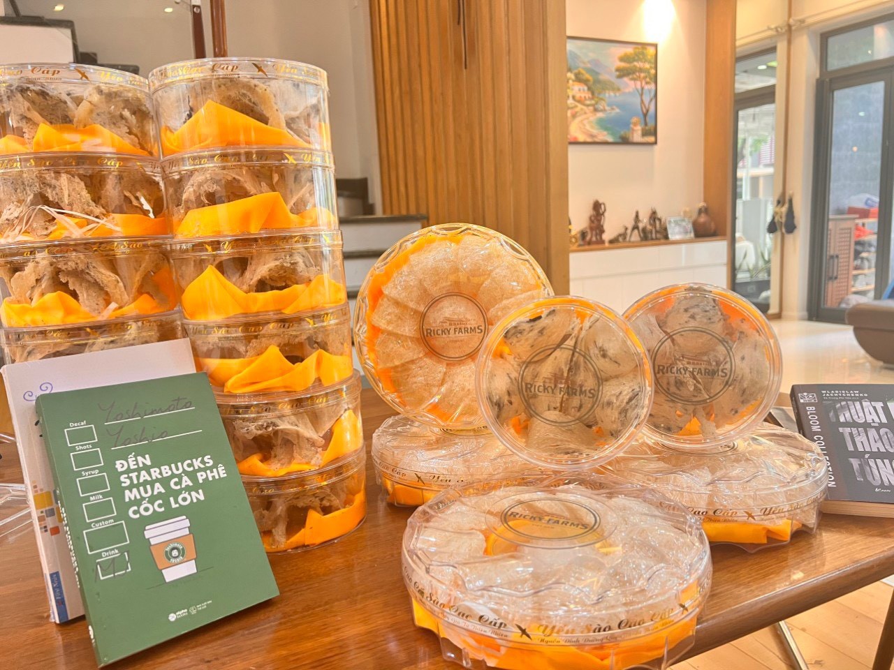 Các sản phẩm từ yến của HTX Phố Yến.