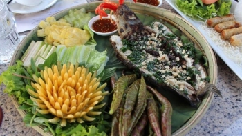 Cá lóc nướng cuốn lá sen non và loạt đặc sản Đồng Tháp  ngon quên lối về