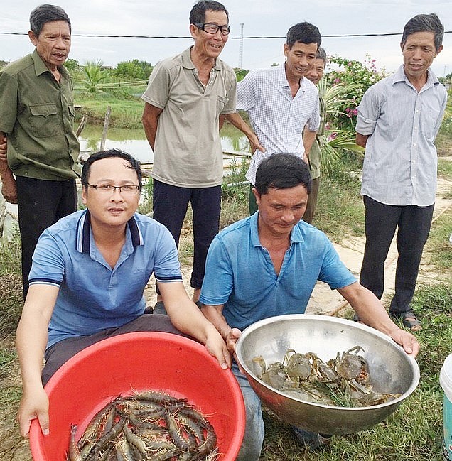 Nuôi xen ghép tôm sú, cá nâu và cua cho hiệu quả sản xuất đạt cao hơn. Nuôi xen ghép tôm sú, cá nâu và cua cho hiệu quả sản xuất đạt cao hơn.