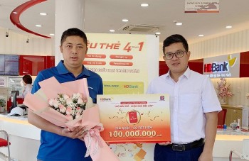 HDBank trao thưởng gần 1 tỷ đồng cho khách hàng may mắn trong chương trình “Mở Siêu Thẻ - Nhận Quà Siêu Lớn”