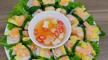 Về Hải Phòng thưởng thức món cuốn “giải ngấy” gần 10 nguyên liệu