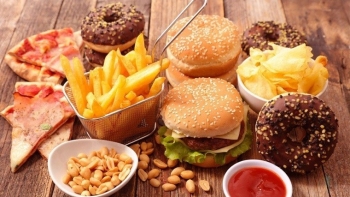Hiểm họa ẩn sau những tiện lợi của thức ăn nhanh đối với sức khỏe con người