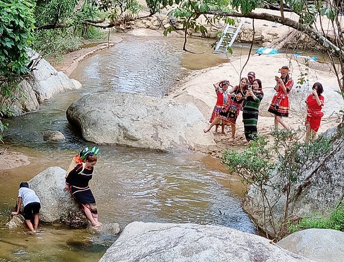“Suối nguồn Rô Men” kỳ vọng sẽ là điểm đến nghỉ dưỡng trong tương lai. “Suối nguồn Rô Men” kỳ vọng sẽ là điểm đến nghỉ dưỡng trong tương lai.