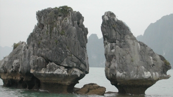 Hạn chế tốc độ tàu thuyền để bảo vệ hòn Trống Mái trên vịnh Hạ Long