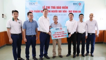BIC trao gần 1,3 tỷ đồng bảo hiểm cho khách hàng vay vốn tại BIDV Lào Cai