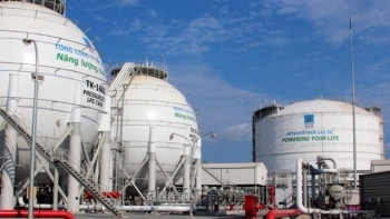 Việt Nam giảm nhập khẩu xăng dầu