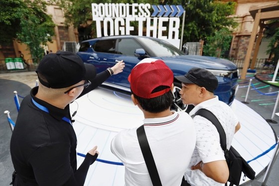 “Miền đất hội hè” VinWonders Nha Trang náo nhiệt chờ Charlie Puth biểu diễn ảnh 3