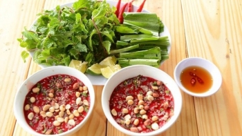 8 người ở Hà Tĩnh nhập viện cấp cứu sau khi ăn tiết canh bê