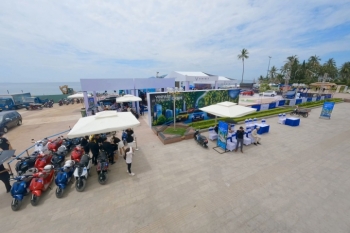 Ô tô điện VinFast chiếm trọn cảm tình của khách Việt