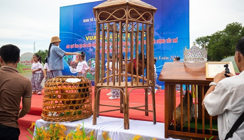 Gà được UBND huyện Tiên Yên bán đấu giá gồm: