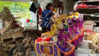 Người dân "thủ phủ" vàng mã Hà Thành hối hả chuẩn bị cho ngày Rằm tháng 7