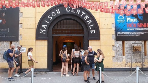 Du lịch Hà Nội đón 2,79 triệu lượt khách quốc tế