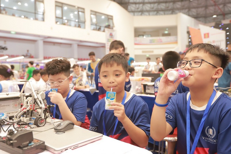 Sữa Vinamilk SuSu với vị chua chua ngọt ngọt tiếp thêm năng lượng cho các “tuyển thủ nhí” Sữa Vinamilk SuSu với vị chua chua ngọt ngọt tiếp thêm năng lượng cho các “tuyển thủ nhí”