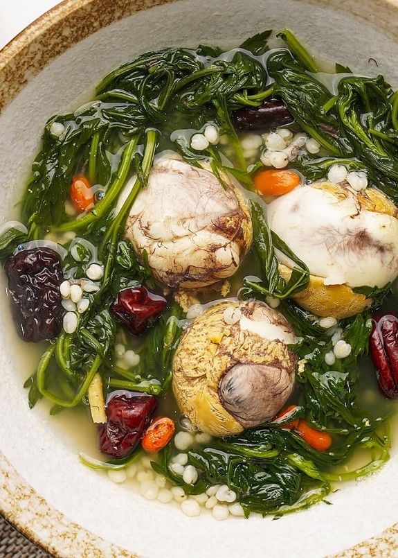 Những công dụng của cây ngải cứu trong sức khỏe và thực phẩm