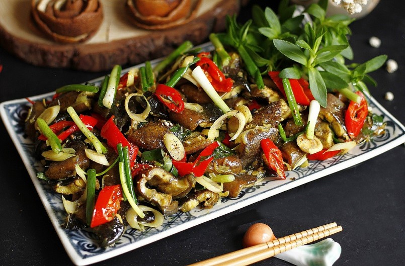 Khám phá cách làm món lươn xào xả ớt đơn giản tại nhà