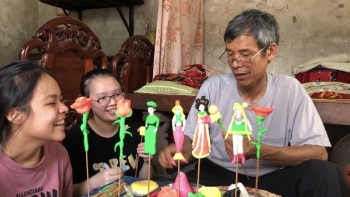 Gian nan "giữ lửa" nghề tò he