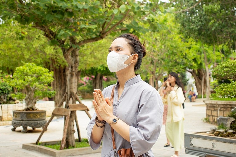 Người dân, du khách đổ về ngôi chùa lớn của Đà Nẵng trong ngày Rằm tháng 7