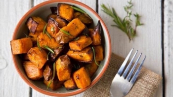 Loại củ từng cứu đói người Việt có thể diệt 98% tế bào ung thư, chuyên gia tiết lộ sự thật