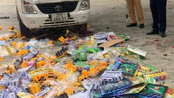 Nghệ An: Phát hiện phương tiện vận chuyển 500 món đồ chơi trẻ em không rõ nguồn gốc