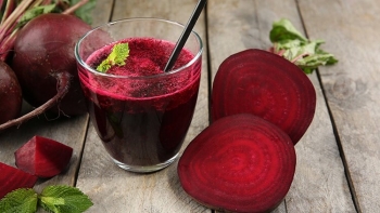 5 công dụng làm đẹp và 2 lưu ý khi dùng nước ép củ dền