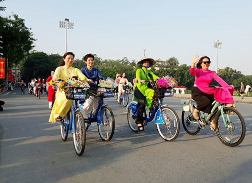 Hà Nội thu hút đông đảo người dân và du khách đến tham quan nhân dịp nghỉ lễ Quốc khánh 2/9 Hà Nội thu hút đông đảo người dân và du khách đến tham quan nhân dịp nghỉ lễ Quốc khánh 2/9