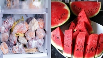Dưa hấu cắt để tủ lạnh một ngày với thịt trữ đông 1 tháng, cái nào nguy hiểm hơn?