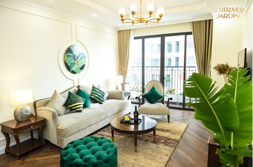 Phòng khách lớn với thiết kế hiện đại, gần gũi thiên nhiên,  trở thành nơi lý tưởng để tụ họp gặp gỡ gia đình và bạn bè.