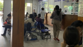 Số ca đau mắt đỏ tăng nhanh ở Đà Nẵng, nhiều người lo lắng mua thuốc dự trữ