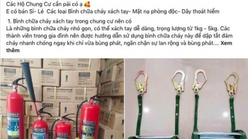 Loạn giá thang dây, mặt nạ phòng độc, bình cứu hoả sau vụ cháy chung cư mini