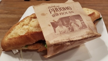 141 người ngộ độc sau khi ăn bánh mì Phượng ở Hội An